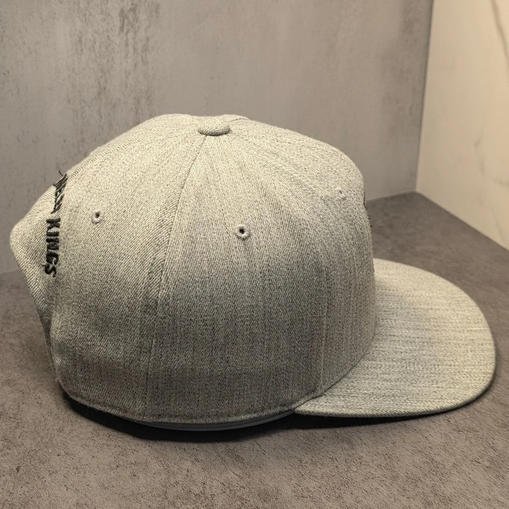 LA‎ Los Angeles Kings NHL Snapback Hat 110 One Ten Flexfit Tech Flat Brim Cap